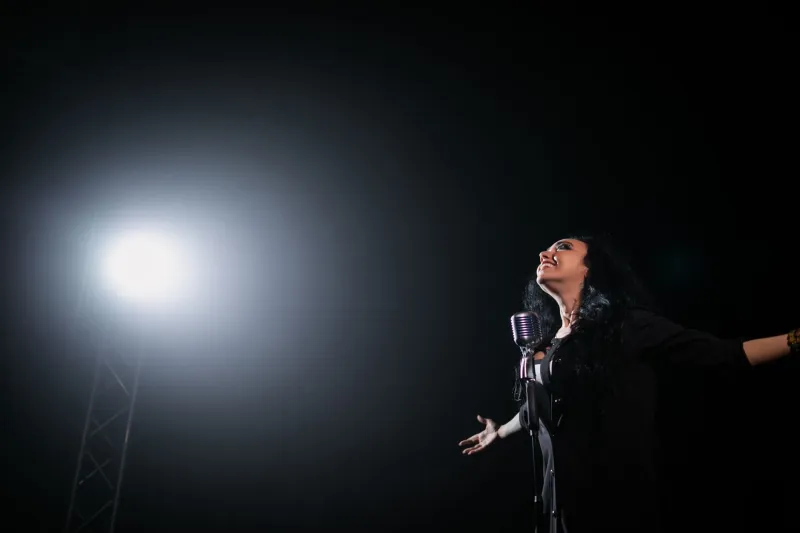 Mouths Moving, Music Missing: The Most Gloriously Obvious Lip-Sync Fails in British Live Music History